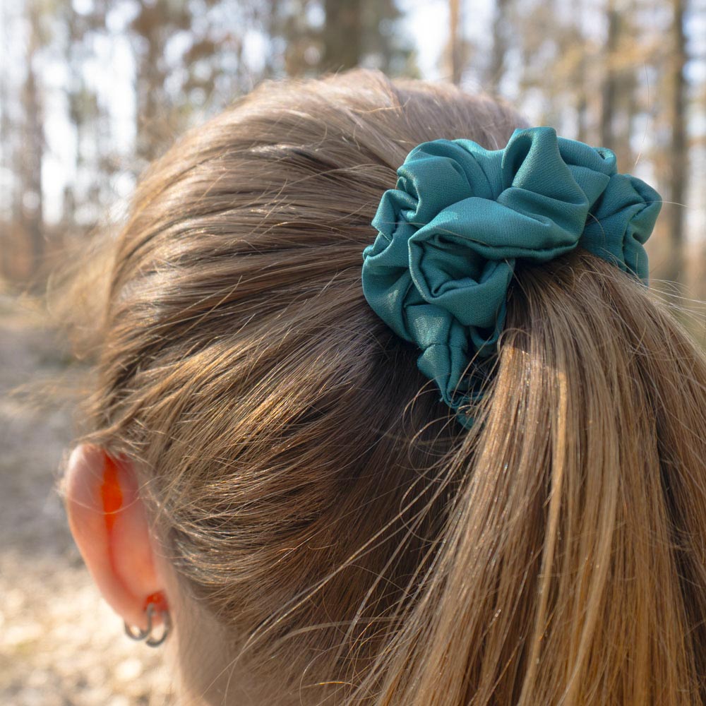 G0219SZVHS smaragdově zelená scrunchie na vlasy