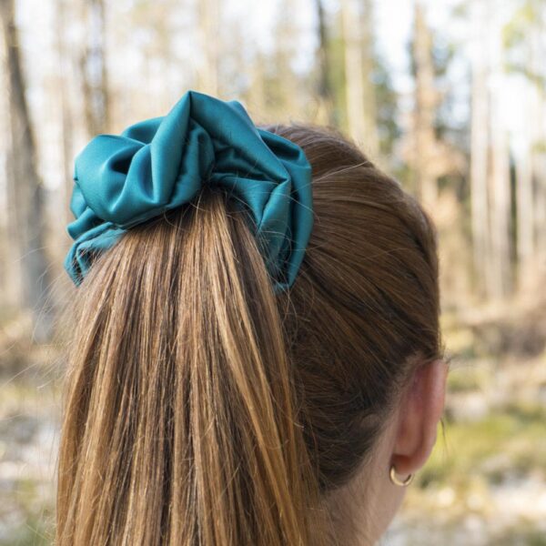 G0219SZVHS smaragdově zelená scrunchie na vlasy