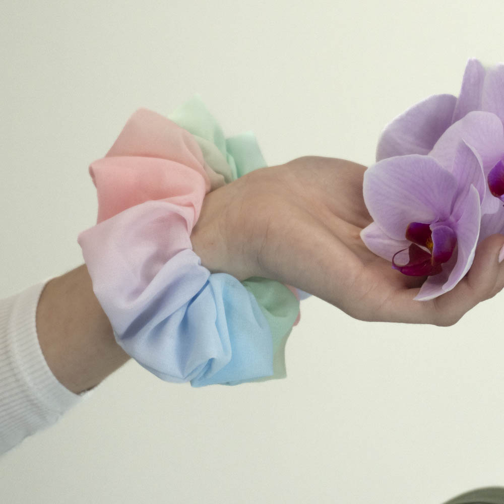 G0052VDHS scrunchie barevná
