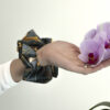 G0105VSZHS scrunchie černo zlatá na ruce