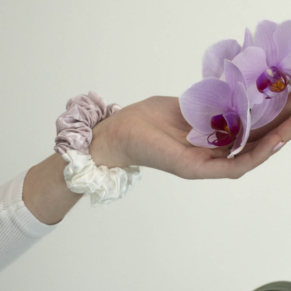 G0019RBHS růžovo bílá gumička na ruce